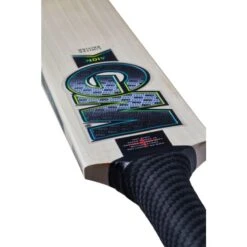 2024 Gunn And Moore Aion DXM 404 Cricket Bat -Cricket Clothing Shop aion embossing rt medium 1 1 1 1
