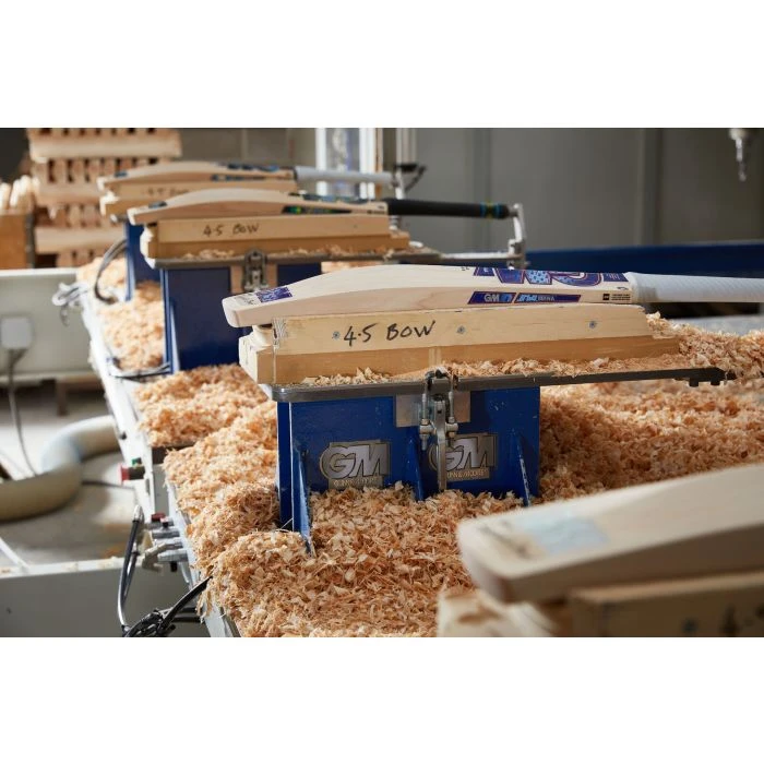 2024 Gunn And Moore Mana DXM 606 Junior Cricket Bat 5 2024 Gunn And Moore Mana DXM 606 Junior Cricket Bat - Image 3